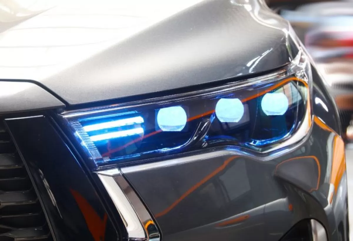 Industri otomotif Indonesia berkembang pesat dengan meningkatnya TKDN pada mobil lokal seperti Toyota Kijang Innova Zenix dan Wuling Air EV.