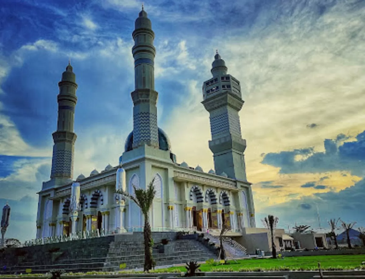 Jadwal buka puasa Karanganyar terbaru hari ini, lokasi ngabuburit populer, dan rekomendasi warung makan murah untuk berbuka puasa.