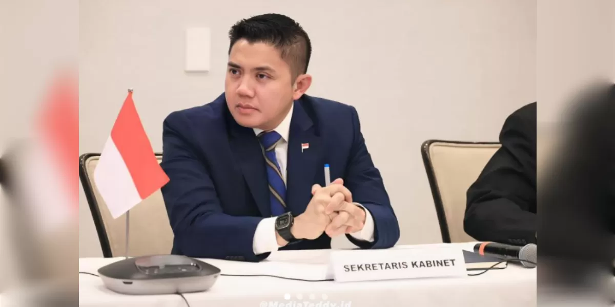 Seskab Teddy menyampaikan permintaan dukungan masyarakat terkait penerapan akses media sosial (medsos) terhadap anak di bawah usia 16 tahun (Instagram @mediateddy-id)