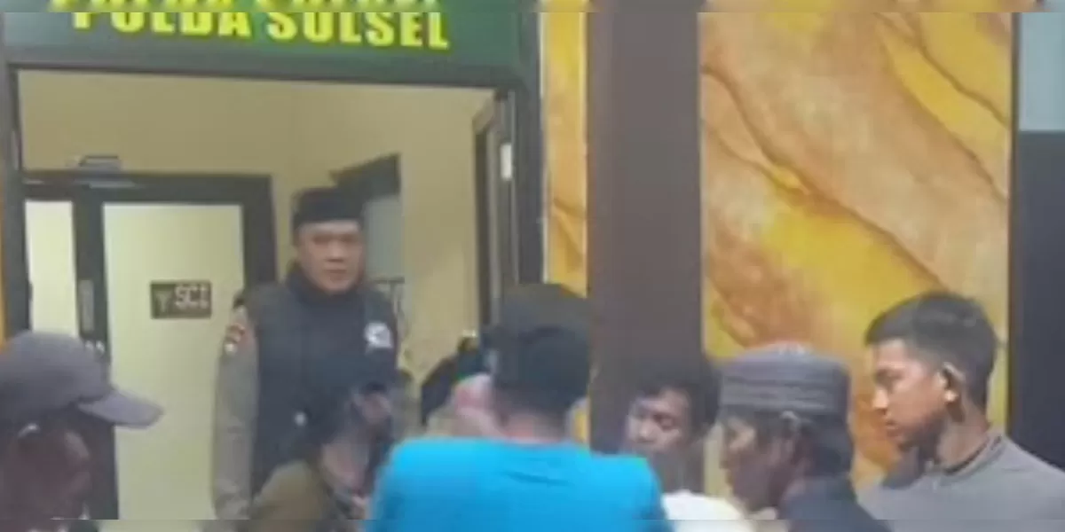 Keluarga Bripda DP yang histeris usai kabar meninggal dan dugaan penganiayaan oleh senior.  (Instagram/makassar_folks)