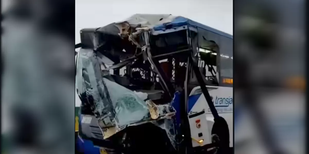 Sopir mengaku tertidur, dua bus Transjakarta tabrakan (Instagram @jalur5)