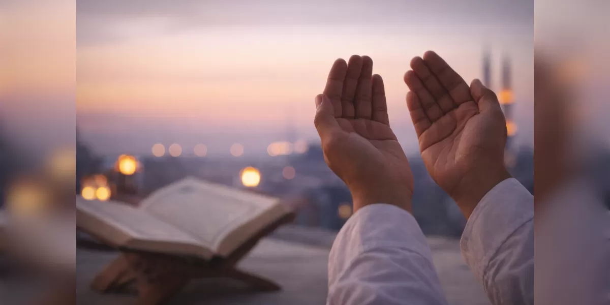 Foto ilustrasi doa mustajab di pertengahan Ramadan (Desain AI)