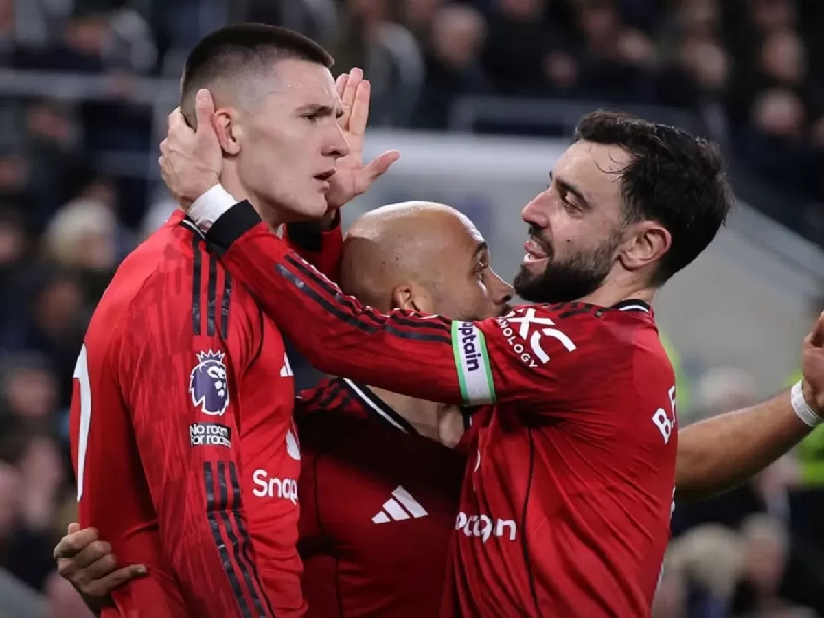 Hasil Newcastle vs Man Utd 1-1 diwarnai penalti Gordon, kartu merah Ramsey, dan aksi Ramsdale. Statistik xG dan duel menarik St James' Park!
