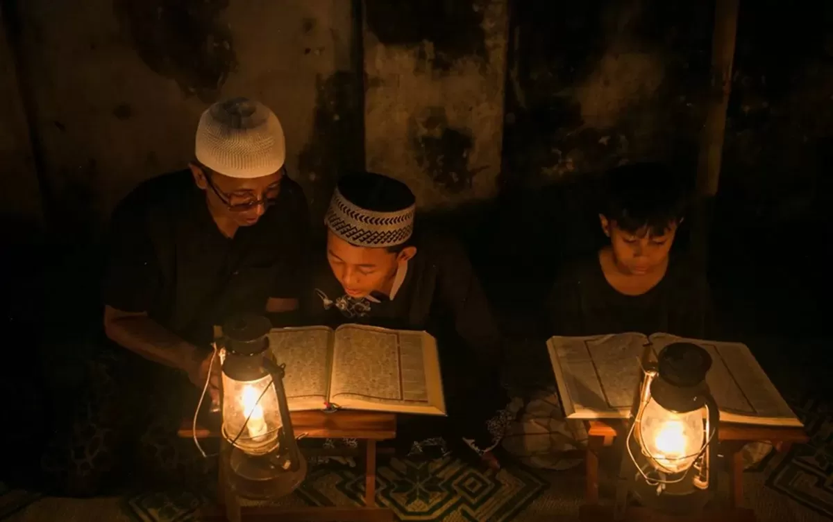 Umat Islam Wajib Tahu, Ini Beda Nuzulul Quran dan Lailatul Qadar. (ANTARA FOTO/MOHAMMAD AYUDHA)