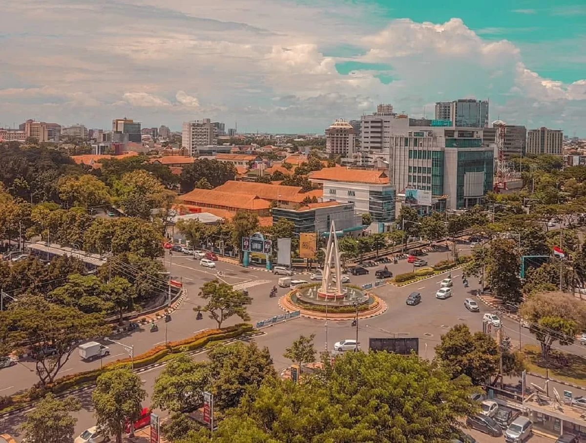 Jalur alternatif bebas macet di Semarang untuk motor, mobil, hingga tips parkir strategis. Hindari macet di Semarang  dengan pilihan rute in