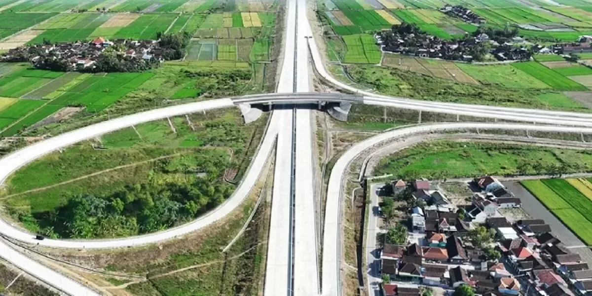 Rute tercepat untuk motor, truk, bus, dan transportasi umum di Solo. Temukan tips menghindari titik macet utama dan nikmati perjalanan.
