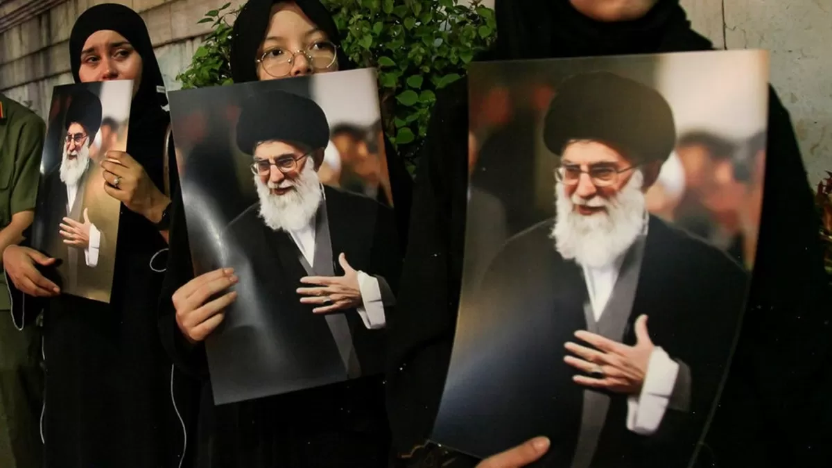 Apa Beda Supreme Leader dan Presiden di Iran? Ini Penjelasan Lengkap Sistem Kekuasaan Republik Islam. (ANTARA FOTO/Darryl Ramadhan)