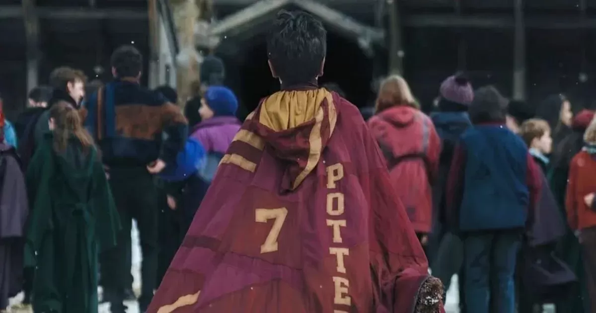 First Look Serial Harry Potter Dirilis, Dominic McLaughlin Tampil sebagai Pemain Quidditch. (HBO)