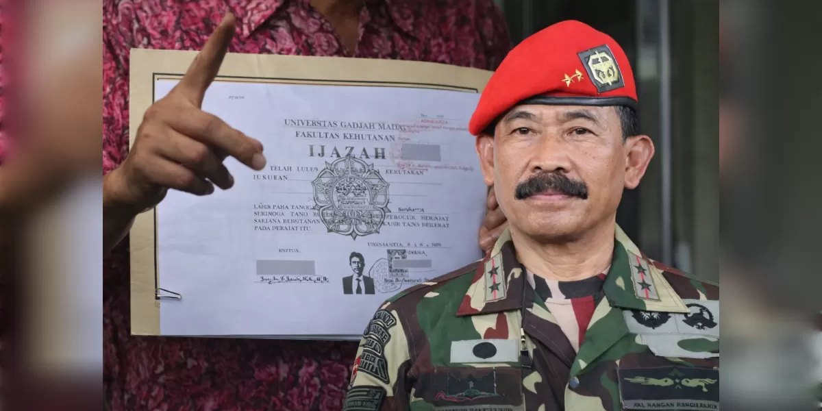 Gambar ilustrasi Gugatan ijazah Jokowi memanas, jenderal purnawirawan turun tangan (Desain AI)