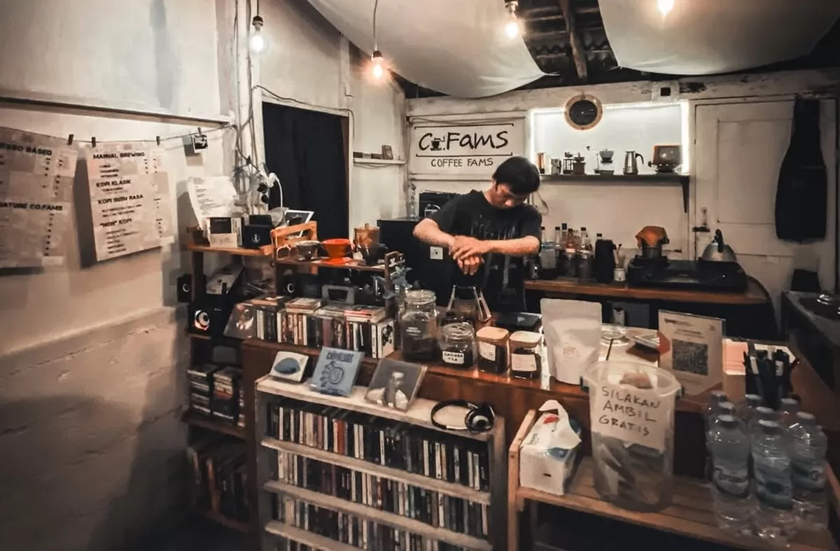 Kisah Kedai Kopi Sederhana di Pemukiman Padat Jogja, Tanpa Akses Mobil, Tanpa WiFi, Didatangi Banyak Turis Asing (Instagram@banumelody)
