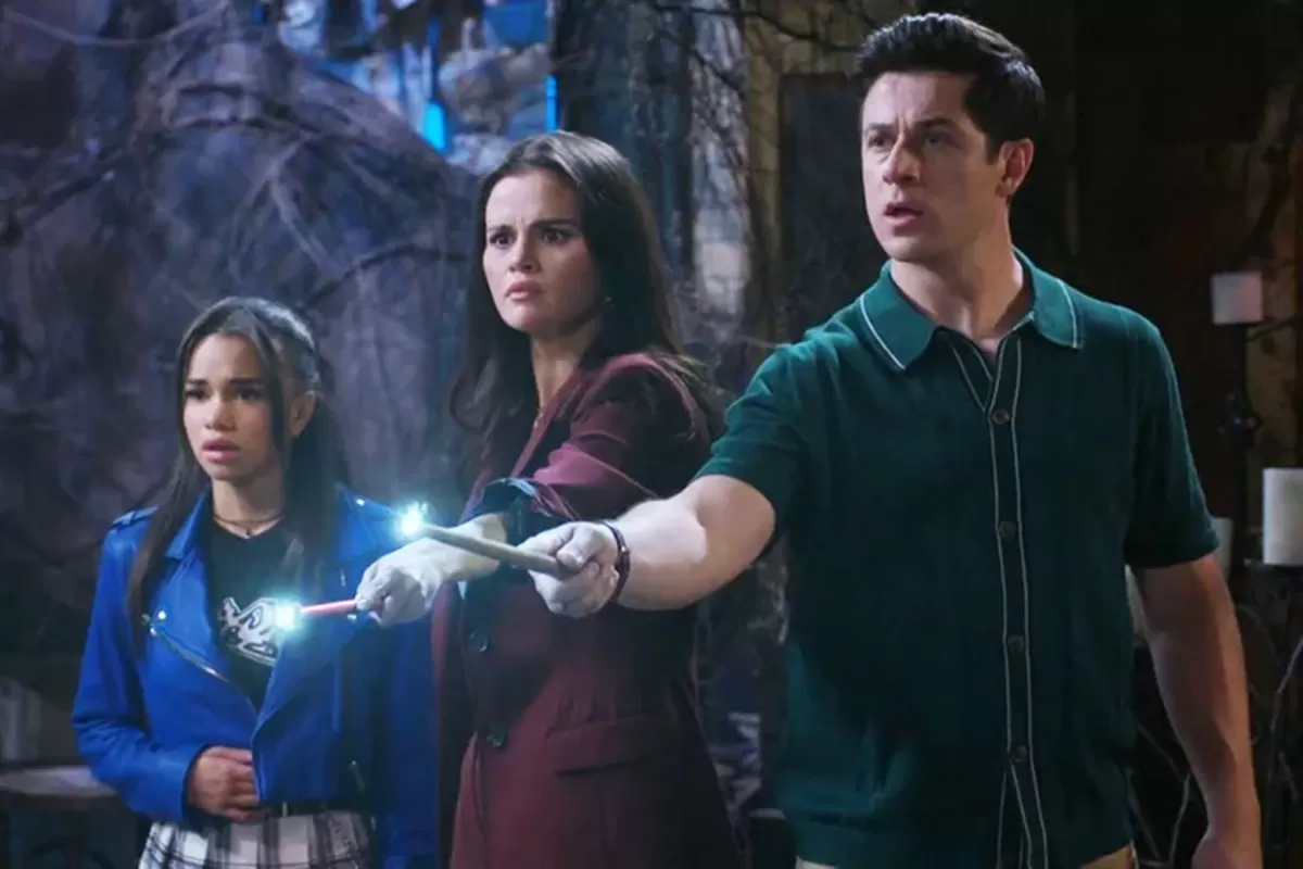 Selena Gomez Debut Sutradara, Wizards Beyond Waverly Place Tamat di Musim Ketiga. (Disney)