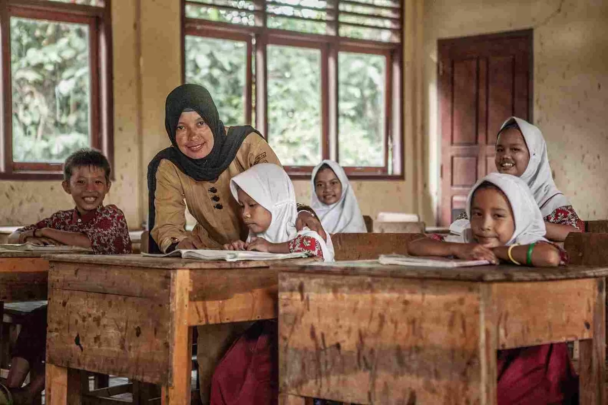 Download contoh surat keterangan aktif mengajar format terbaru 2026 beserta cara pembuatannya yang tepat dan mudah dipahami.