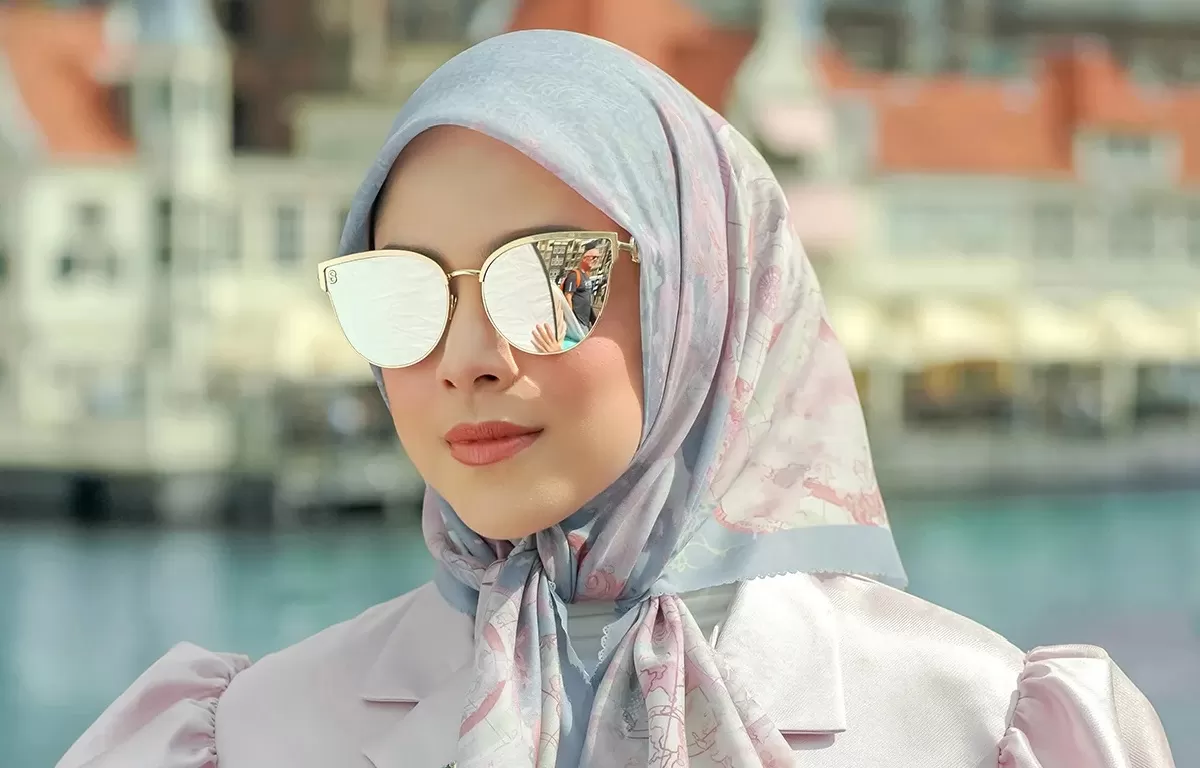 siapa pemilik Buttonscarves! Kenali Linda Anggrea, CEO sukses di balik brand hijab ternama Indonesia