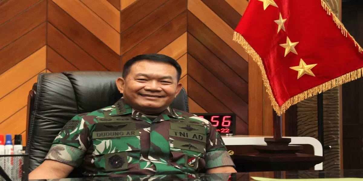 Temukan profil lengkap Jenderal Dudung Abdurachman, Penasihat Khusus Prabowo, dengan latar belakang pendidikan dan karier militer yang inspiratif.