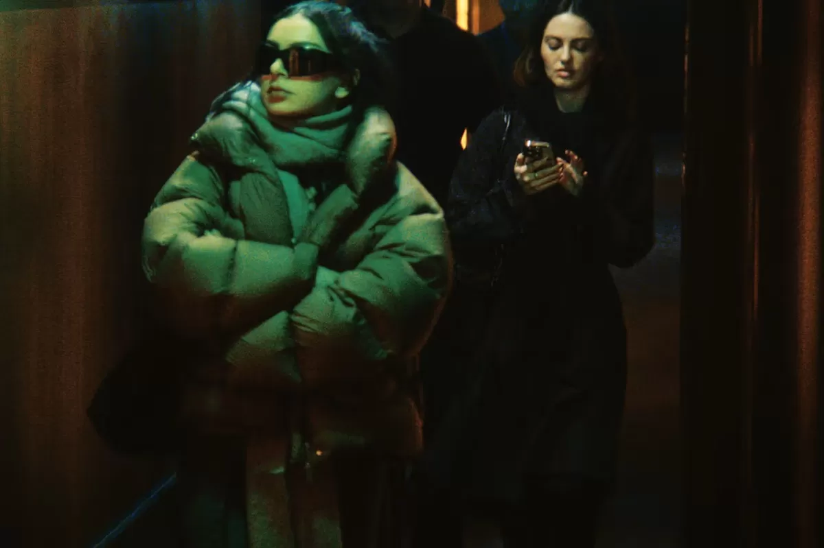Tayang di HBO Max, The Moment Hasil Kolaborasi A24 dan Charli XCX. (A24)