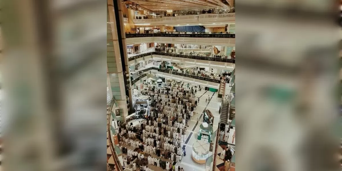 Foto ilustrasi Jemaah haji ramai belanja di Madinah (Pinterest @maryam.m)