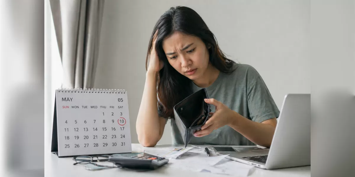 Ilustrasi Gaji cepat habis? Kenali quarter-life financial crisis (Desain AI )