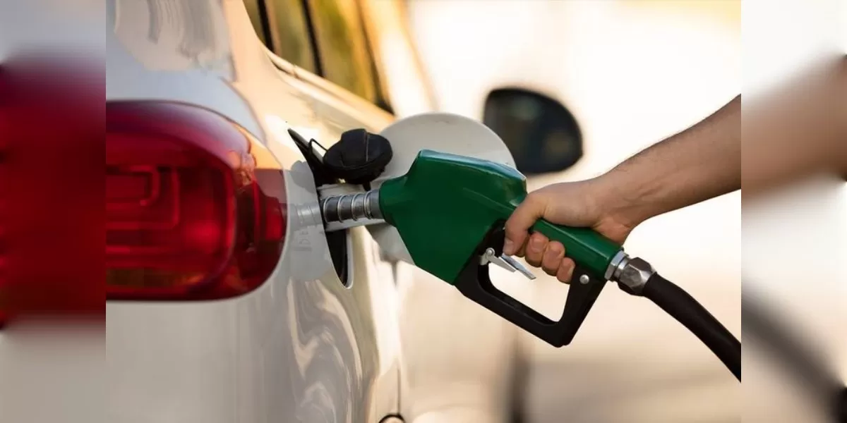 Ilustrasi Pertamina bantah isu larangan mobil 1.400 cc isi Pertalite mulai 1 Juni 2026.  (Pinterest @edwin_andreas)