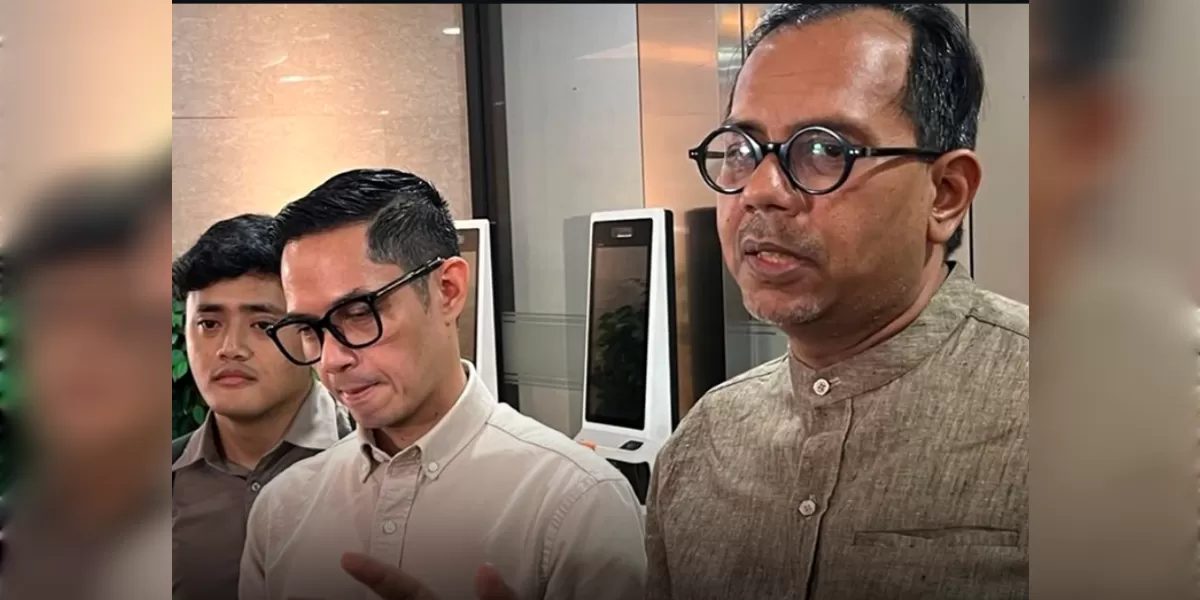 Dude Harlino menyerahkan honor Rp5,25 miliar dari Dana Syariah Indonesia ke Bareskrim.