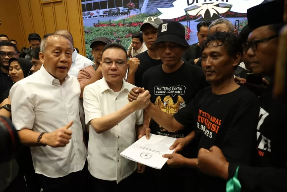 Wakil Ketua DPR RI Sufmi Dasco Ahmad bersama Saan Mustopa dan Cucun Ahmad Syamsurizal menerima audiensi Aliansi Masyarakat Pati Bersatu (AMPB). (Dok. Istimewa)