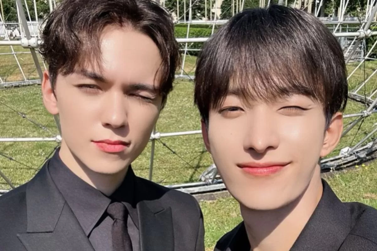 Karena banyak calon anggota dan keluarga mereka akan hadir di upacara pendaftaran, agensi meminta penggemar untuk tidak mengunjungi lokasi secara langsung pada hari pendaftarannya. (Pledis Entertainment)