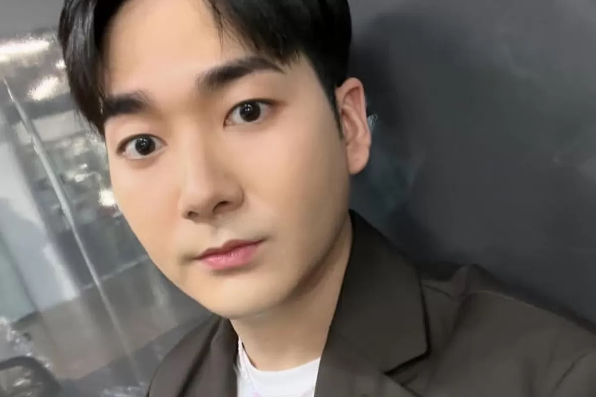 Aron Eks NU'EST Ungkap Aktivitasnya Saat Ini Sebagai Pekerja Kantoran