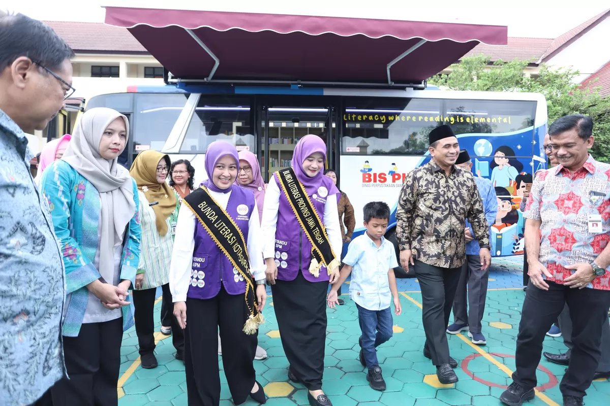 Bus Pintar Keliling Diluncurkan di Solo, Nawal Yasin Dorong Budaya Gemar Membaca