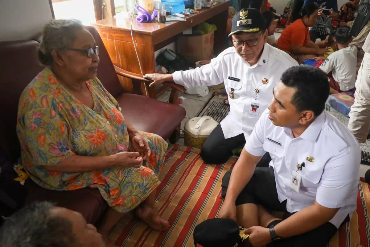 Wagub Jateng Temui Lansia Pengungsi Banjir Pati, Minta Tetap Jalani Pemeriksaan Kesehatan