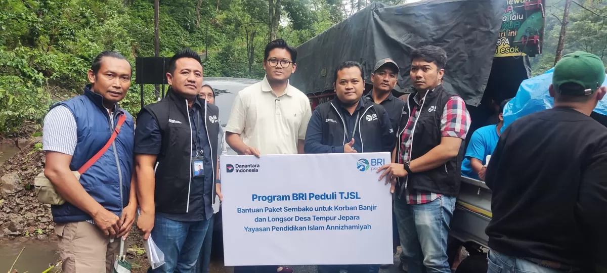 Anggota DPR RI Komisi VII, Andhika Satya W. Pangarso saat mengunjungi salah satu Desa di Jepara yang terdampak musibah banjir dan longsor, Kamis (22/1/2026). (Istimewa for Pantura Network)