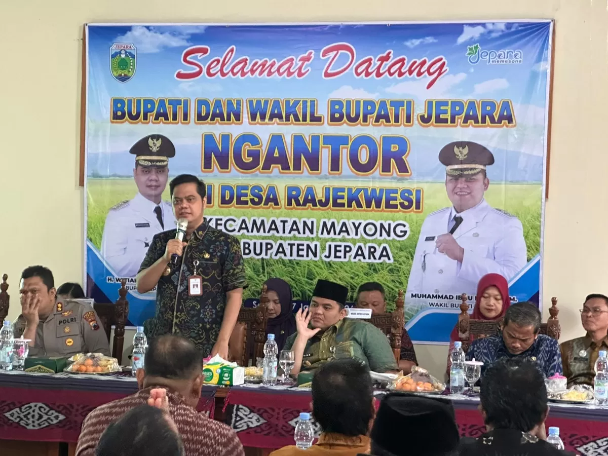 Bupati Jepara, Witiarso Utomo saat melaksanakan Program Bupati Ngantor di Desa di Desa Rajekwesi, Kecamatan Mayong, Kabupaten Jepara, Selasa (27/1/2026). (Istimewa for Pantura Network)