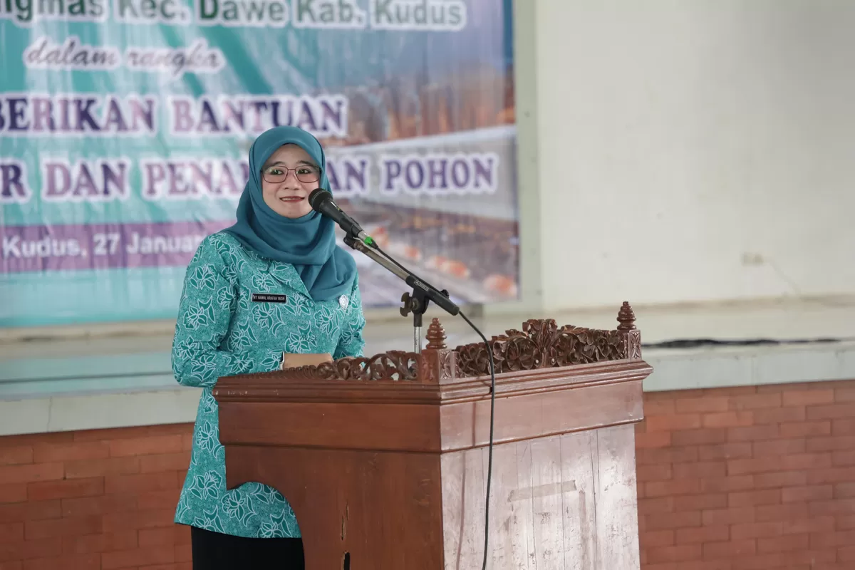 Mitigasi Banjir, Nawal Yasin Ajak Kader PKK Jateng Tanam Pohon di Halaman Rumah