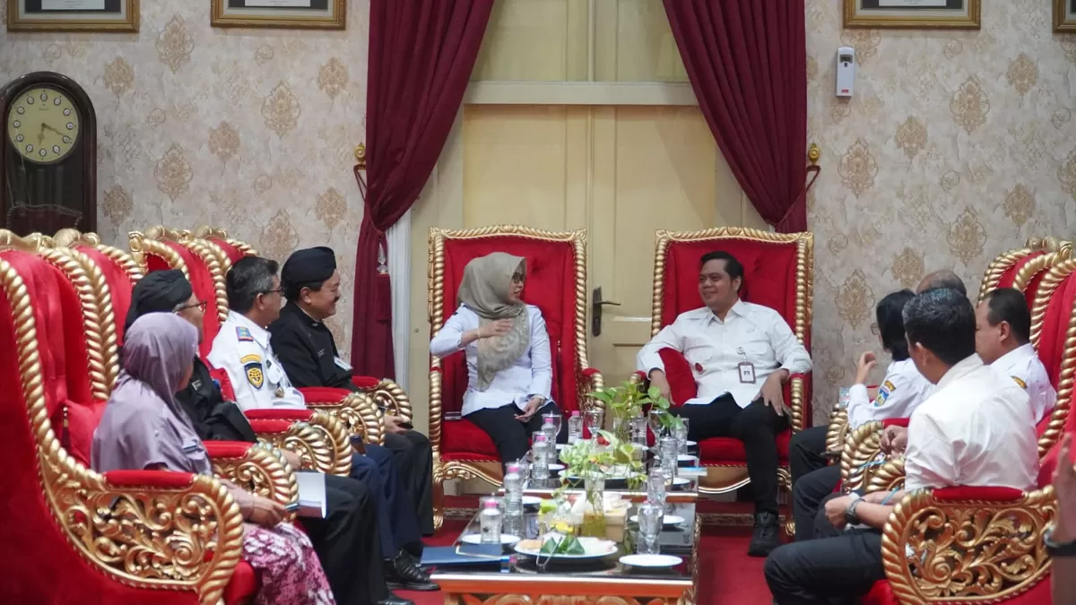 Bupati Jepara Witiarso Utomo melakukan pertemuan dengan Bupati Demak Eistianah di Ruang Transit Pendopo Kabupaten Demak, Rabu (28/01/2026). (Istimewa for Pantura Network)