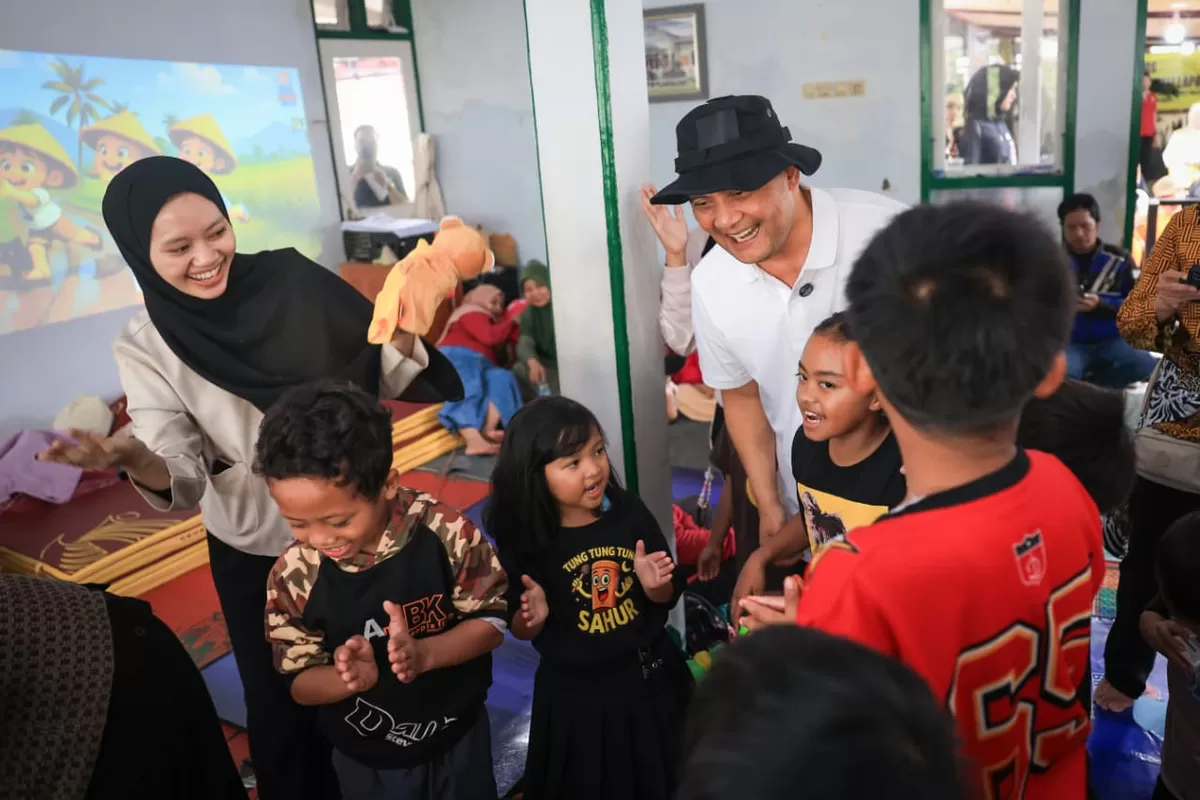 Gubernur Jawa Tengah, Ahmad Luthfi bersama anak-anak sekolah, belum lama ini. (Istimewa for Pantura Network)