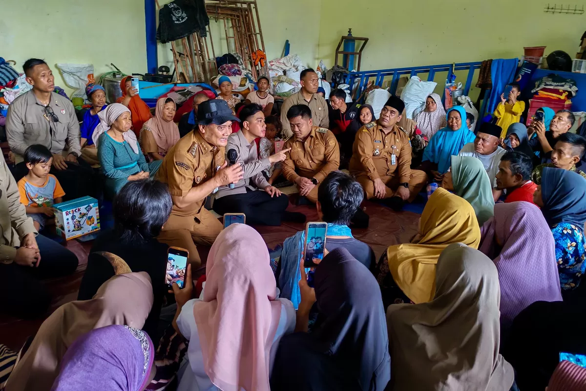 Gubernur Luthfi Dampingi Wapres Gibran Tinjau Pengungsi Tanah Gerak di Tegal