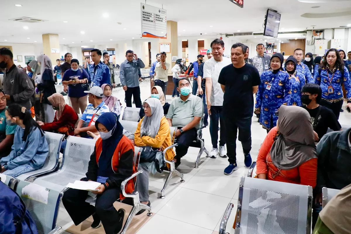 Gubernur Ahmad Luthfi Tegaskan RS di Jateng Dilarang Tolak Pasien PBI JK