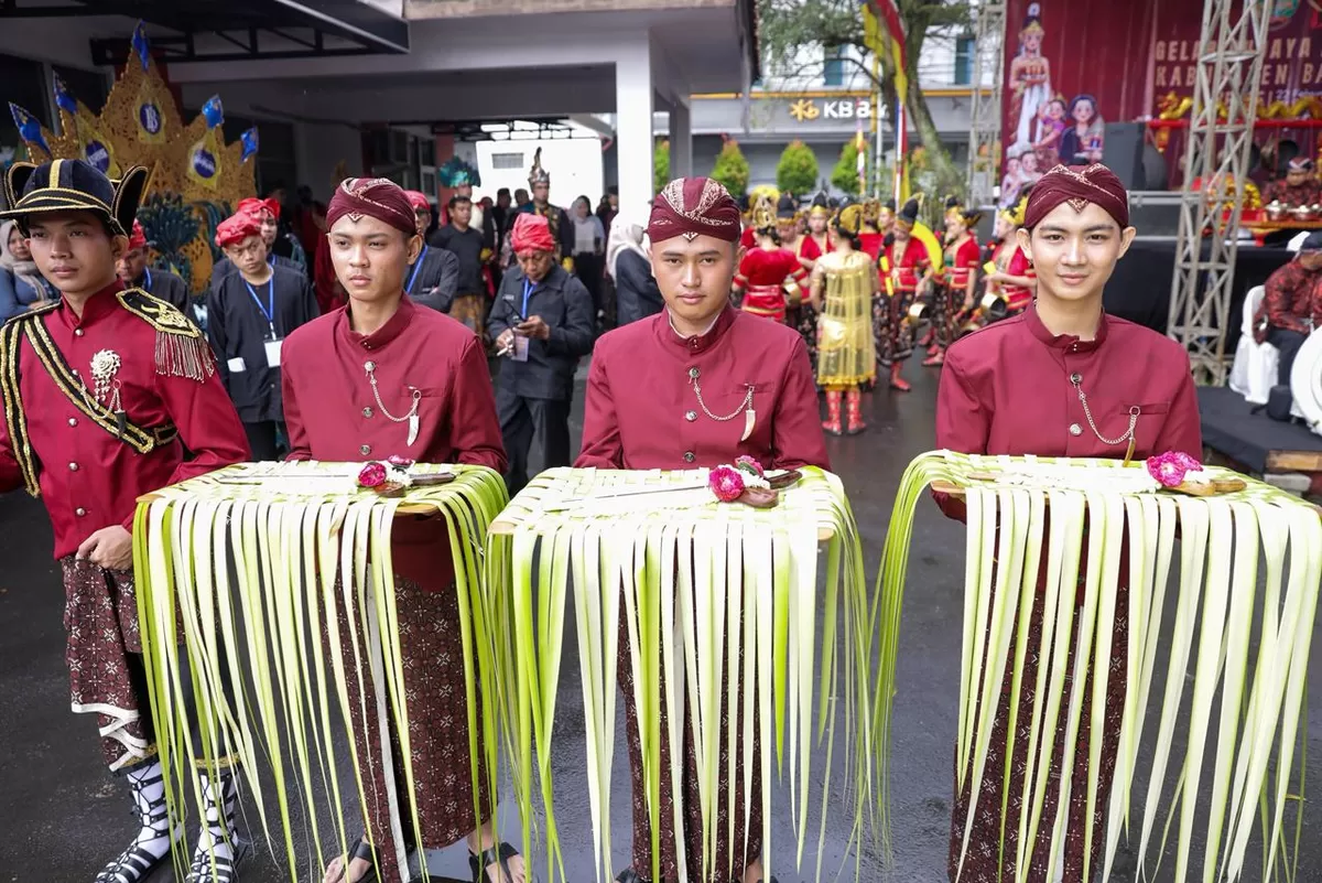Kirab Pusaka Hari Jadi ke-455 Banyumas Teguhkan Spirit Kebersamaan