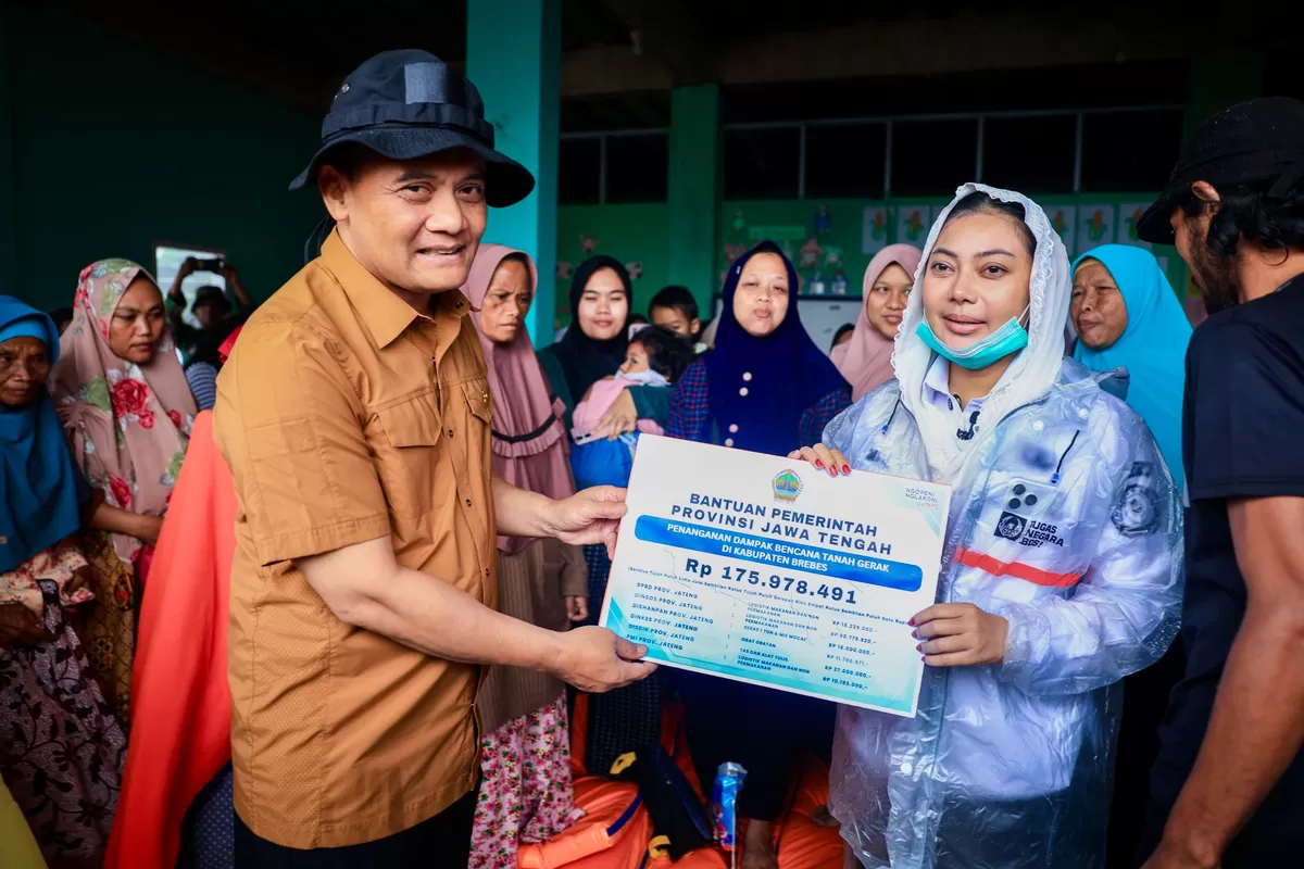 Dokter Speling Turun Langsung Tangani Keluhan ISPA dan Anemia Pengungsi Tanah Gerak Brebes 