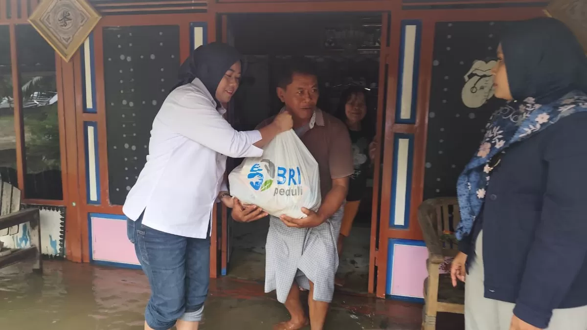 BRI Bergerak Cepat, Salurkan Bantuan Paket Sembako untuk Keluarga Korban Banjir Dahsyat Grobogan