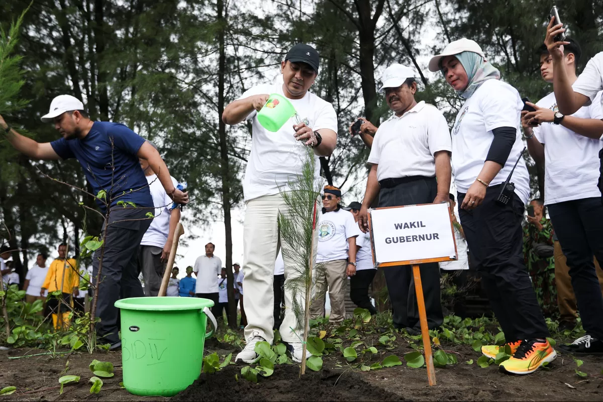 Ahmad Luthfi-Taj Yasin Pimpin Gerakan Jateng ASRI Bersih Sampah Serentak di 35 Daerah