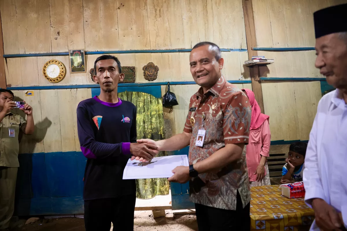 Ahmad Luthfi Serahkan Bantuan RTLH, Rumah Buruh Tani Susukan Kini Lebih Aman