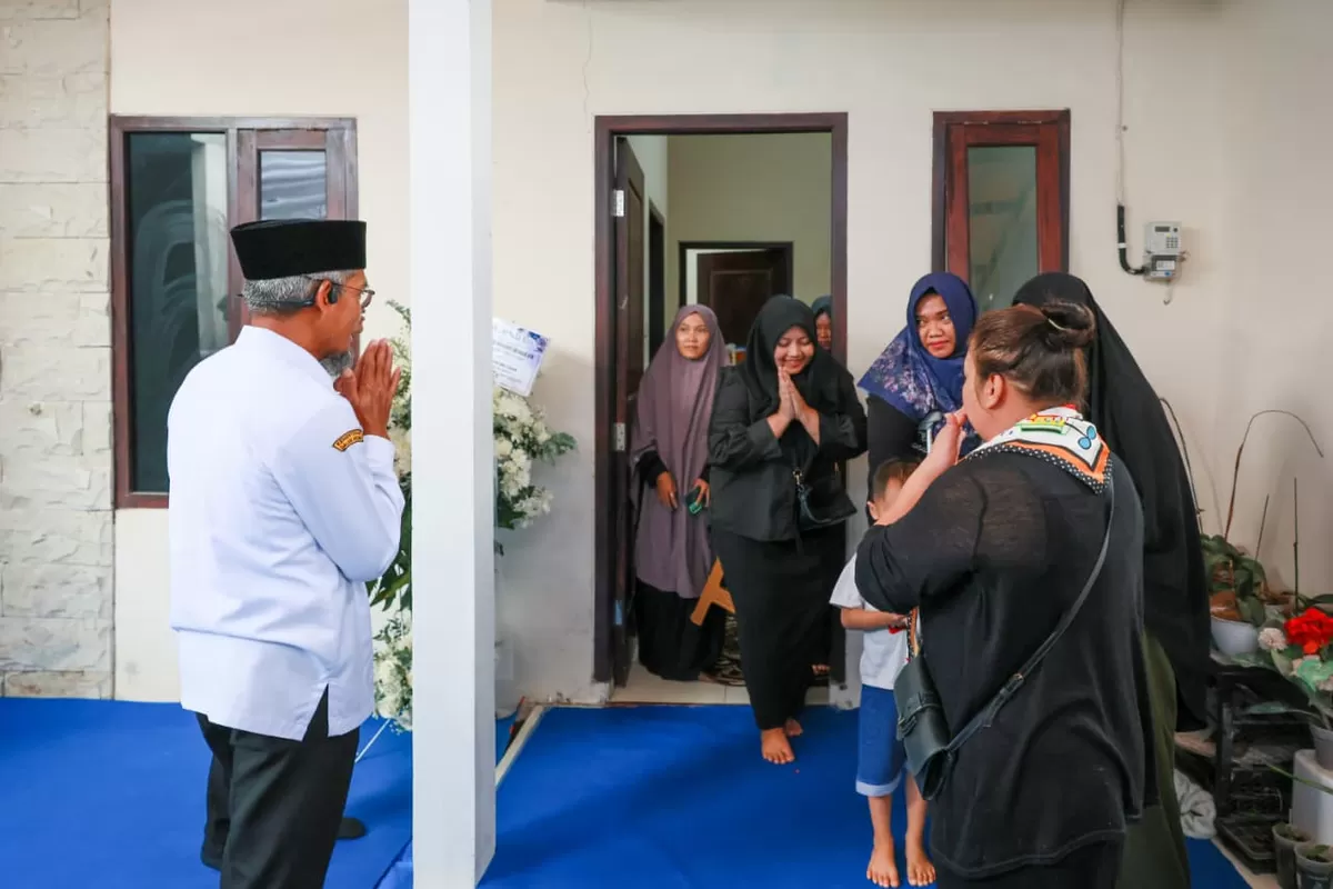 Sekda Sumarno Antar Jenazah Mertua Gubernur Ahmad Luthfi ke Peristirahatan Terakhir