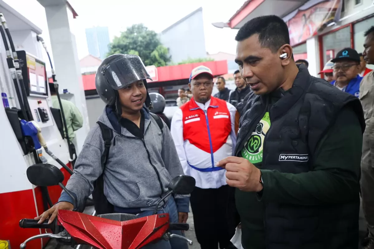 Naik Vespa, Taj Yasin Tinjau SPBU untuk Pastikan Ketersediaan BBM di Jateng Aman Jelang Lebaran (Istimewa for Pantura Network )