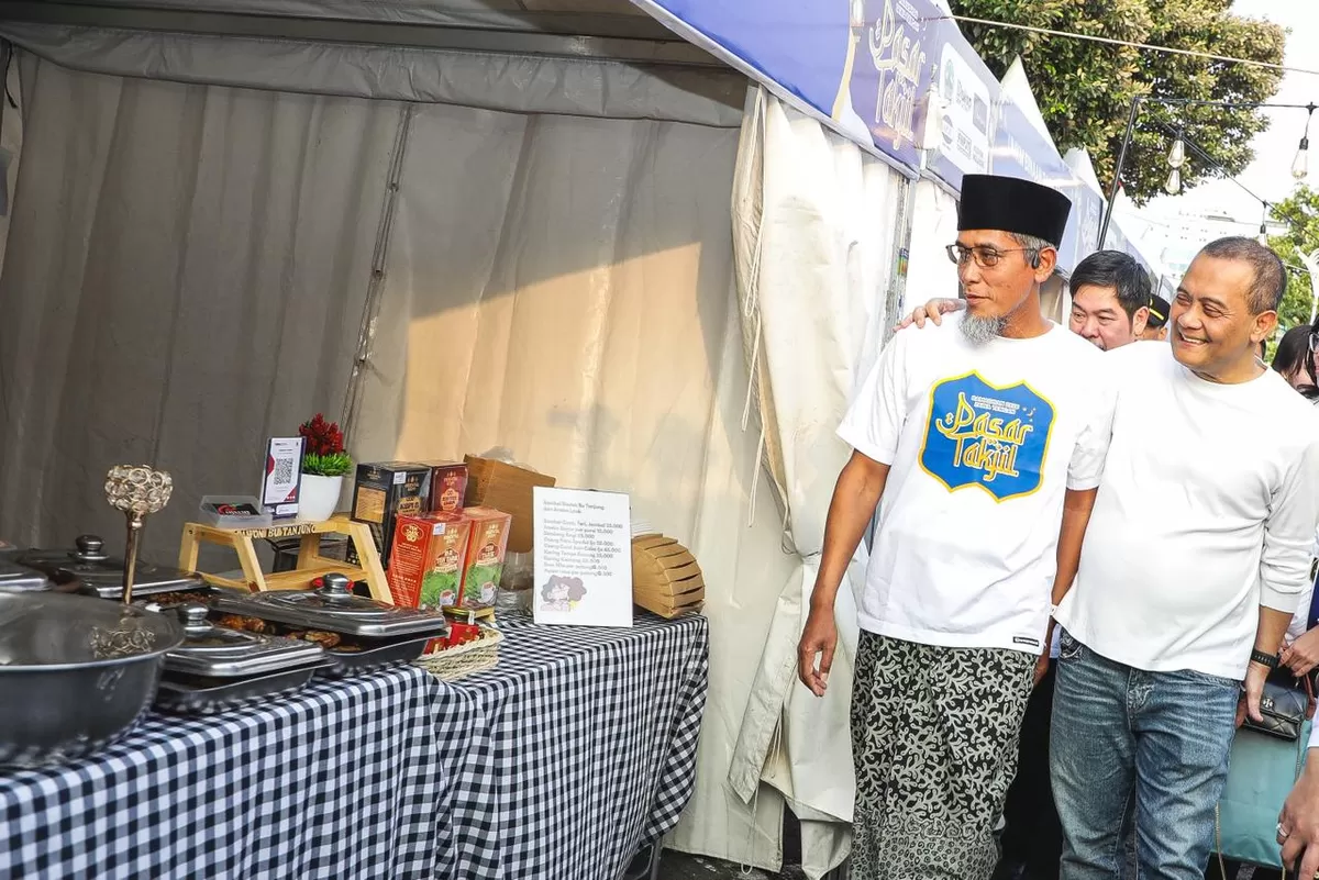 Ahmad Luthfi Ramaikan Pasar Takjil Semarang, Borong Ragam Menu Buka Puasa