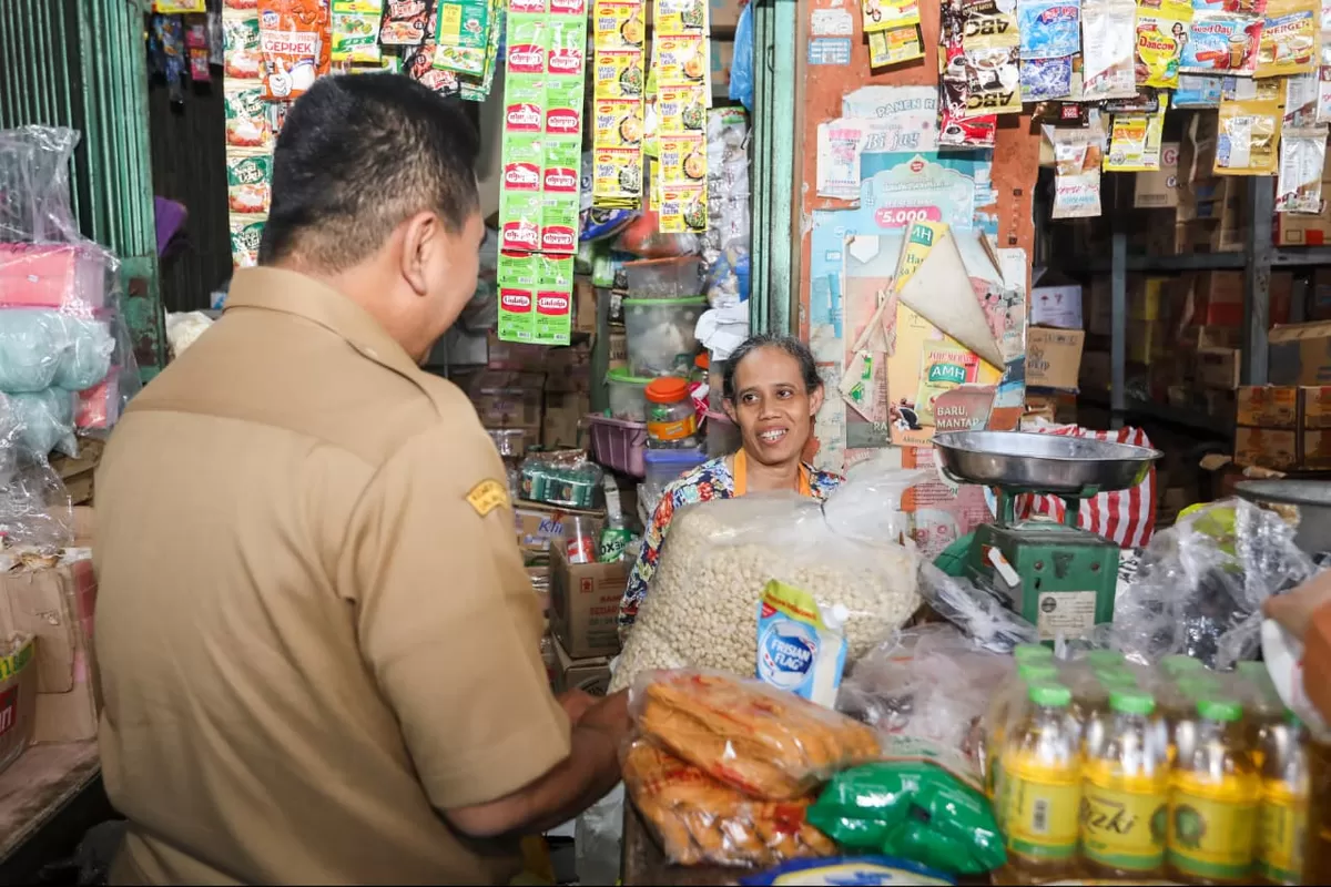 Pedagang Pasar Bintoro Ramai Keluhan Minyakita, Gus Yasin Turun Tangan Cek Distributor dan Harga