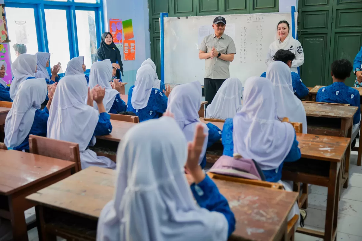 Ahmad Luthfi Pastikan Perbaikan Jalan dan Sekolah Pasca Longsor di Cilibur Brebes