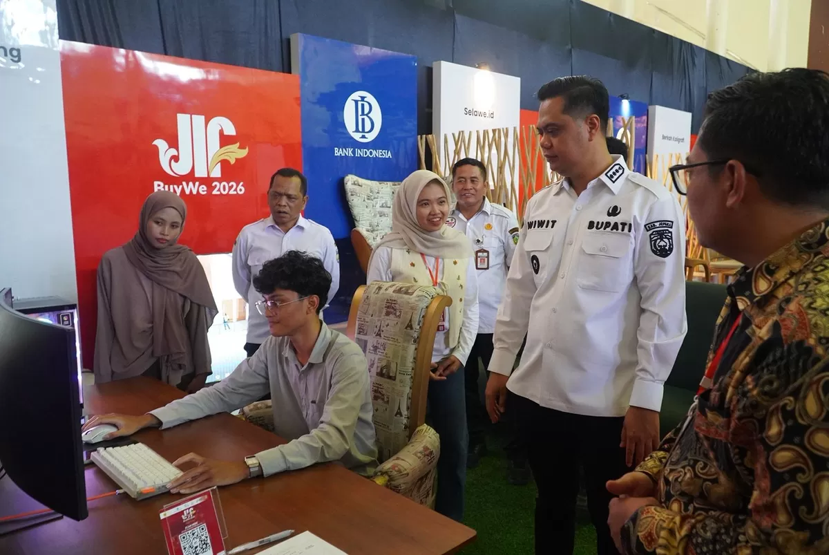 Bupati Jepara, Witiarso Utomo saat meninjau Jepara International Furniture Buyer Weeks (JIFBW) 2026 di Gedung Wanita Jepara, Rabu (11/3/2026). (Istimewa for Pantura Network)