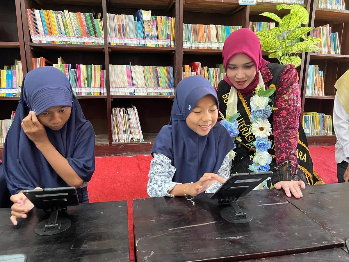 Bunda Literasi Kabupaten Jepara, Laila Saidah Witiarso, resmi meluncurkan program &ldquo;Goes to BULAN&rdquo; di SDN 2 Blimbingrejo, Kecamatan Nalumsari, Rabu (11/3/2026). (Istimewa for Pantura Network)