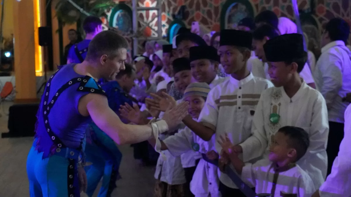 Puluhan Anak Yatim Nikmati Wahana, Akrobat Rusia, Belanja, dan Buka Puasa di The Park Semarang