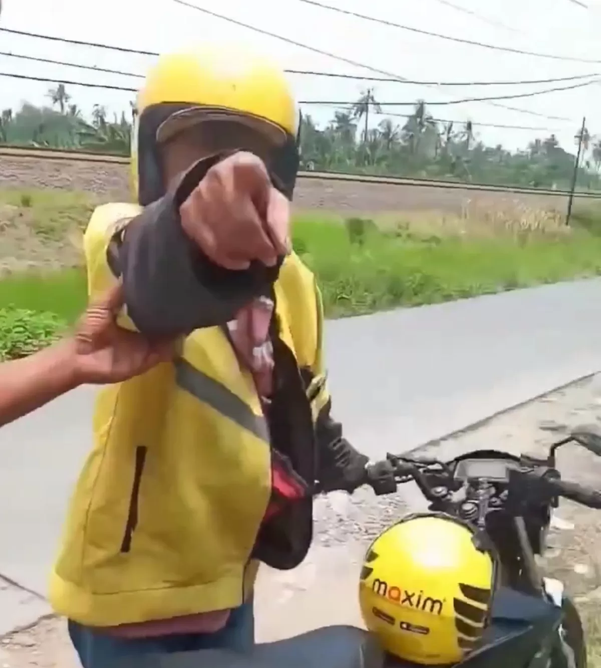 Cuplikan video driver ojol memarahi penumpang di Kota Semarang, belum lama ini (Istimewa for Pantura Network)