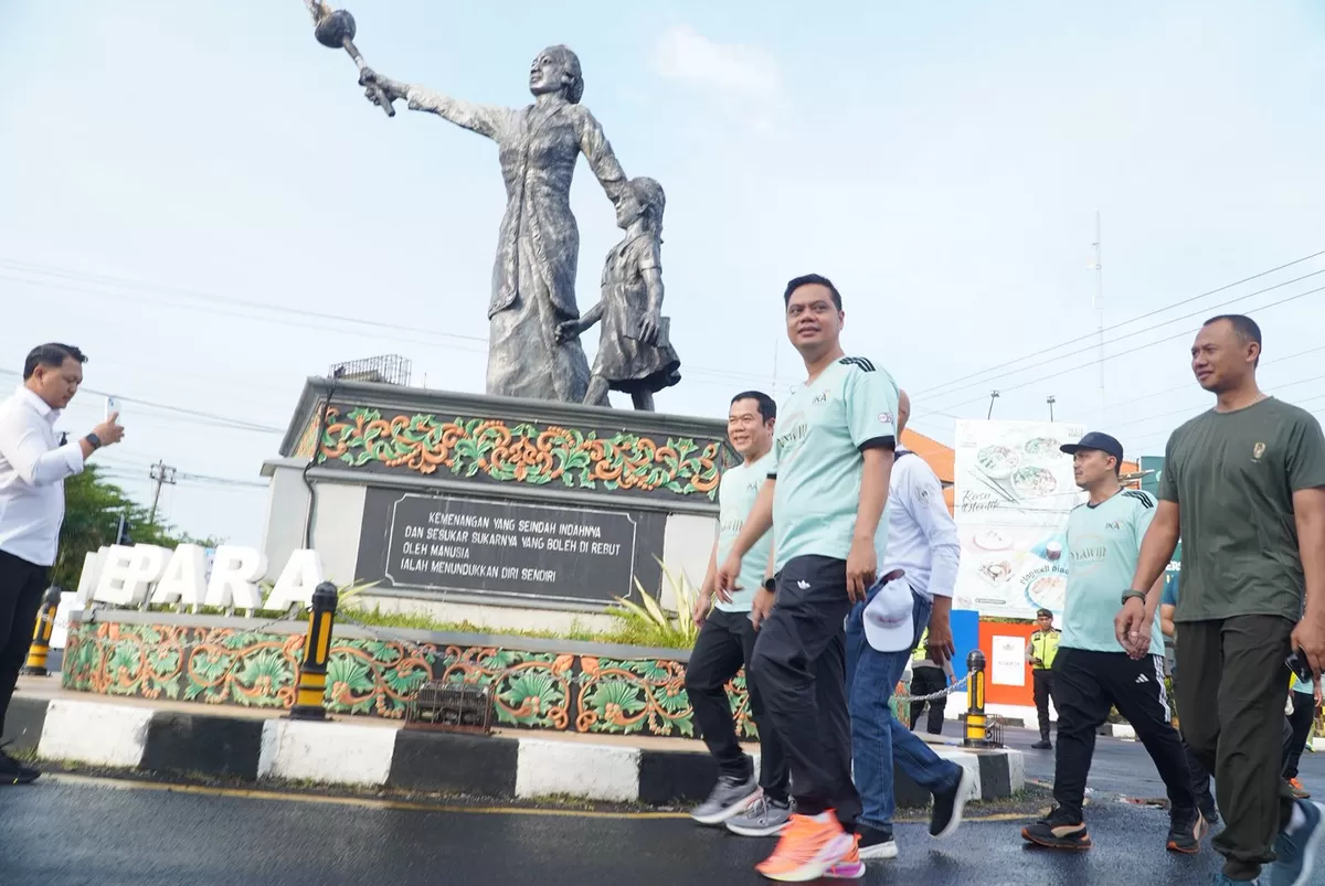 Bupati Jepara, Witiarso Utomo saat jalan sehat bersama IKA SMANSARA Jepara, Selasa (24/3/2026)  (Istimewa for Pantura Network)